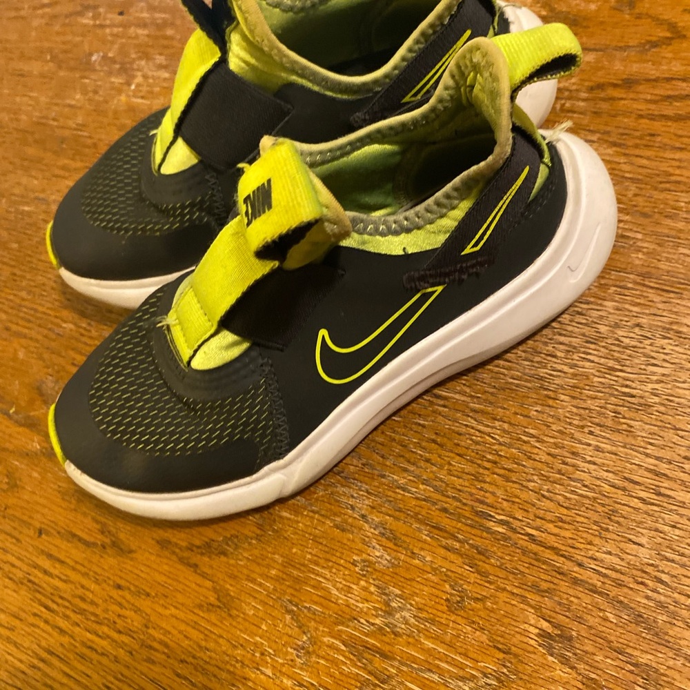 Nike Kids Black and Neon Green Sneakers